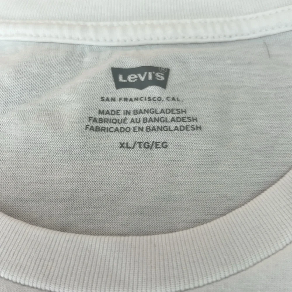 NWT Levi’s men’s XLT original style short sleeve white and red logo Tee shirt